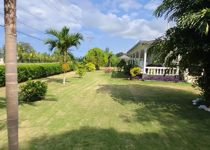 Eslyn Hotel